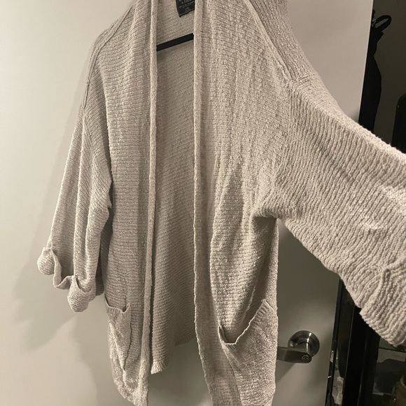 Abercrombie and Fitch cardigan - Picture 2 of 3